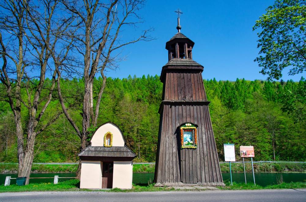 1. Kaplica z dzwonnicą w Czernichowie