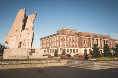 TOP 5 niezwykłych pereł architektury XX wieku w Metropolii